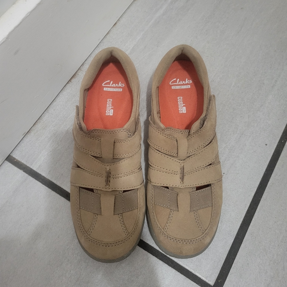 Clarks Collection Beige Womens Shoes Size 7